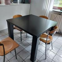 Tavolo soggiorno con 4 seggiole