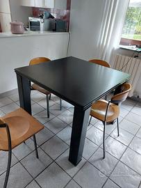 Tavolo soggiorno con 4 seggiole