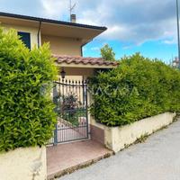 Villa Indipendente con Giardino