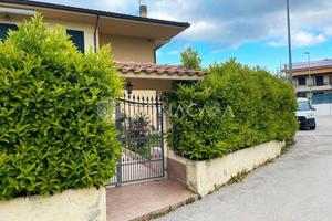 Villa Indipendente con Giardino