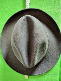 Cappello stile fedora, in feltro lana 100%  modell