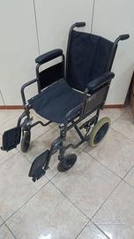 Sedia a rotelle e sedia per doccia per anziani