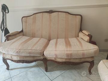 Elegante set di divani stile classico