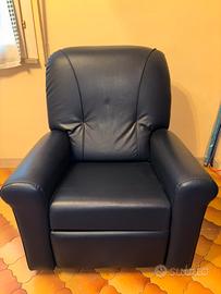 Poltrona Blu in pelle con schienale reclinabile