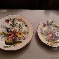 2 piatti ,2 vasetti. 1 salvadanaio