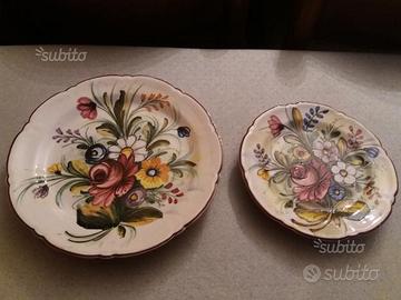 2 piatti ,2 vasetti. 1 salvadanaio