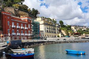 3 LOCALI A NAPOLI