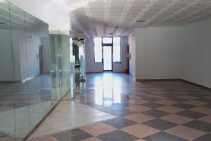 Locale commerciale + deposito in via Sardegna