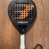 Bullpadel vertex 04 hybrid 2025 con sabbia silicio