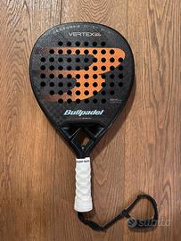 Bullpadel vertex 04 hybrid 2025 con sabbia silicio