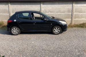 Peugeot 2010 175mila km GPL