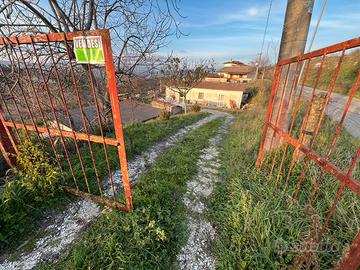 Casa con terreno a Montecalvo Irpino