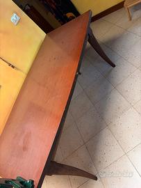 Tavolo con piano in formica piedi Noce