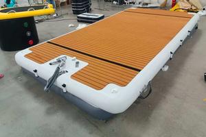 Piattaforme gonfiabili per barche