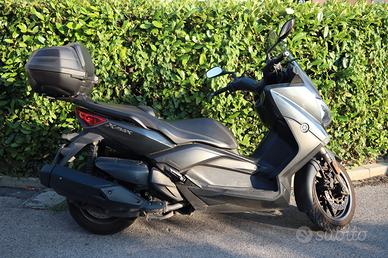 Yamaha X-Max 400 scooter 