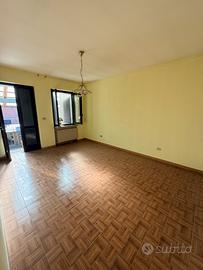 Cascinale indipendente con garage e cortile