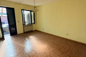 Cascinale indipendente con garage e cortile
