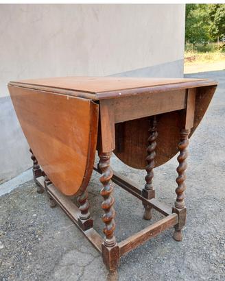 Tavolo ovale con bandelle