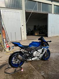Yamaha r1