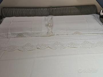 lenzuolo in lino e pizzo di Burano 