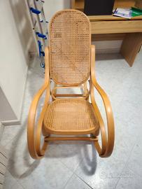 Dondolo modello Thonet