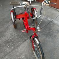 triciclo a pedali per disabilità o anziani