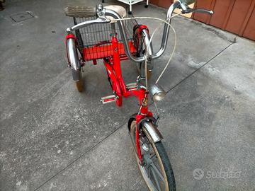 triciclo a pedali per disabilità o anziani