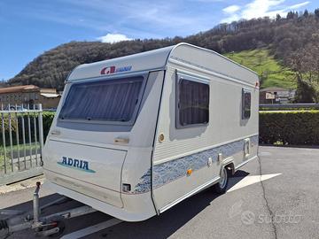 Roulotte - caravan Adria Unica 390 DB