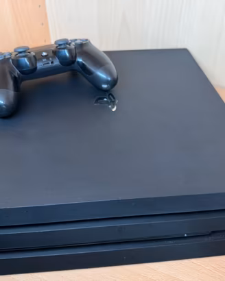 PlayStation 4 Pro (PS4 Pro) Nera + Controller