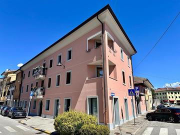 SPLENDIDO APPARTAMENTO SU DUE LIVELLI ARREDATO ...