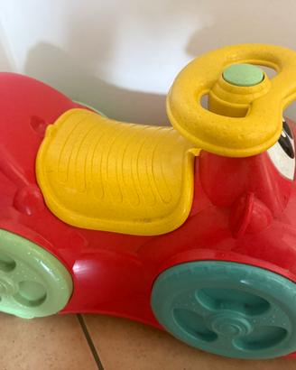 Macchinina giocattolo