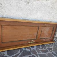 porta in legno con cornice