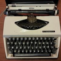 Macchina da scrivere vintage Triumph