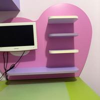 Porta televisore a cuore con mensole Colombini.