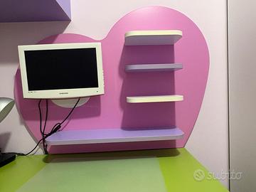 Porta televisore a cuore con mensole Colombini.