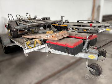 2 carrelli per auto e 1 per moto