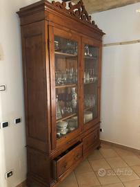 Vetrina da soggiorno con cassetti