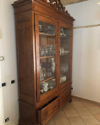 Vetrina da soggiorno con cassetti
