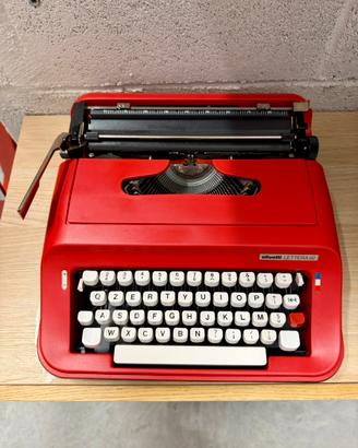 Olivetti lettera 92 rossa - macchina da scrivere