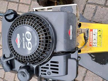 Decespugliatore trazionato