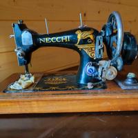 Macchina da cucire Necchi 