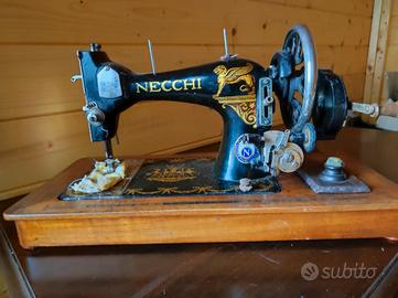 Macchina da cucire Necchi 