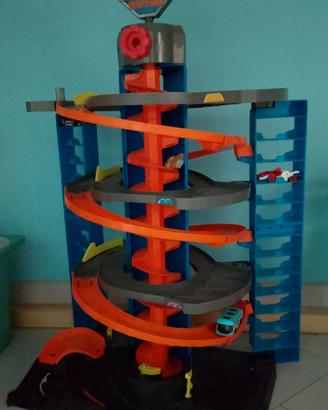 HOTWHEELS MEGA GARAGE