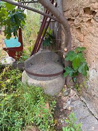 Macina antica sarda in pietra