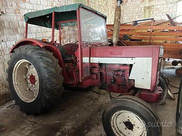 International 824