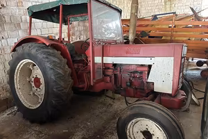 International 824