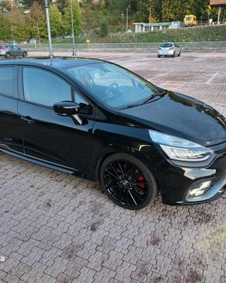 Clio rs trophy cv 220 valutiamo usato