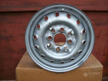 N. 1 cerchio Borrani CMR Fiat 600 700 750 850 1000