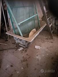 Vasca da bagno bianca anni 30