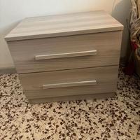 comodino 2 cassetti , possibilità  2
